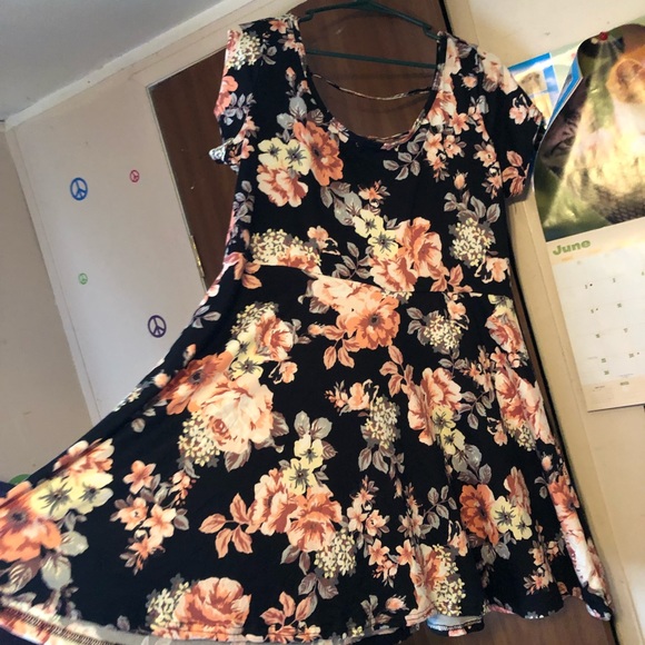 A flower mid summer dress - Picture 2 of 2